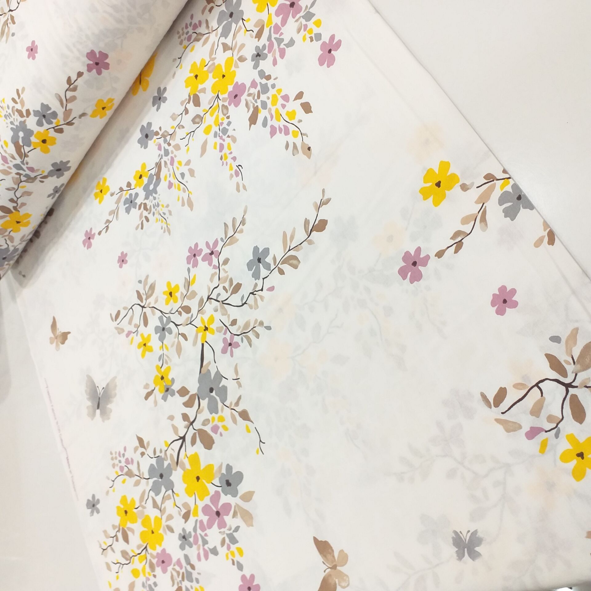 Bahardalı Desenli Poplin Kumaş